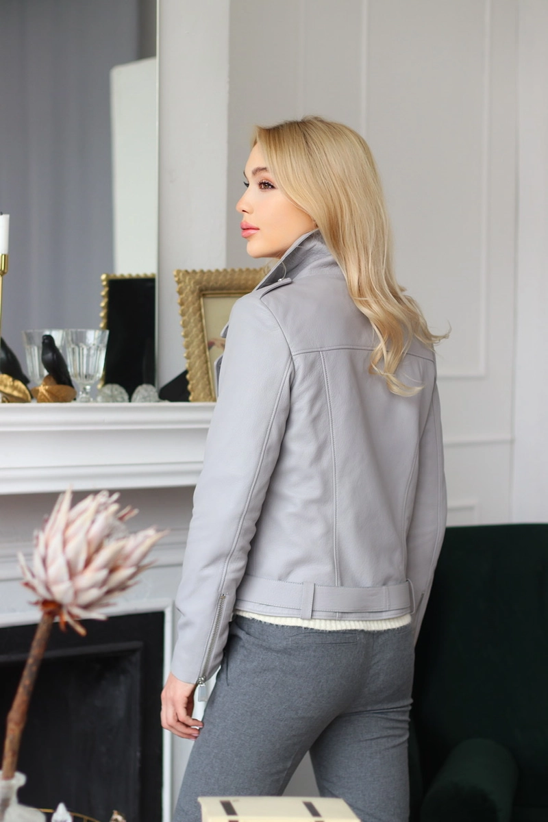 Косуха в сером цвете 