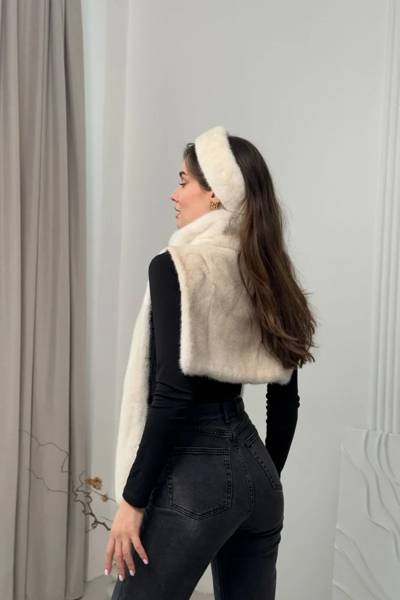 Auction mink bib in milk color