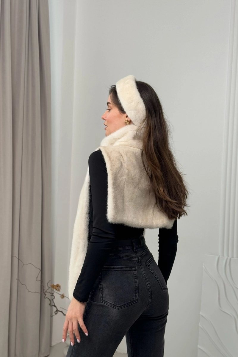 Auction mink bib in milk color