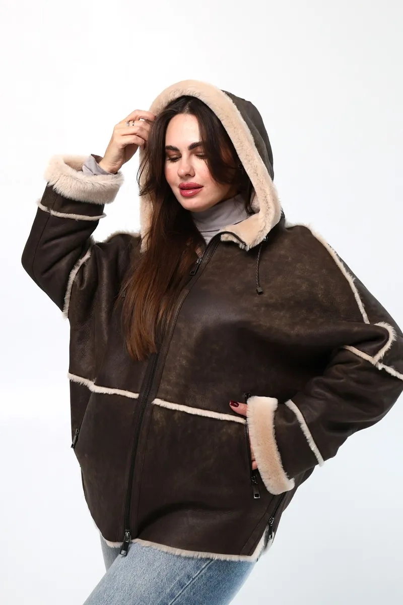 Дублянка з капюшоном із овчини merino у кавовому кольорі 