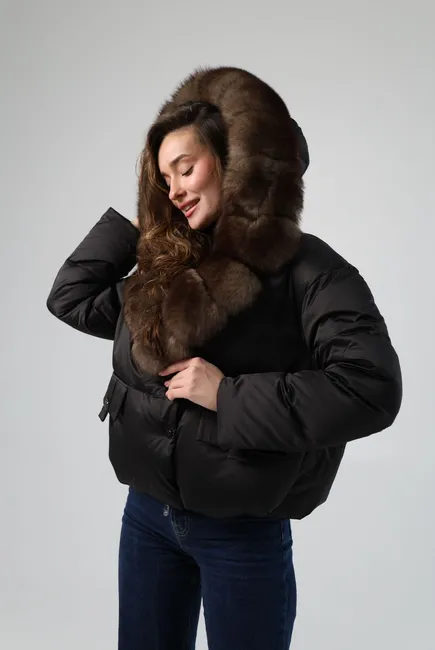 Укороченный зимний пуховик с мехом песца 