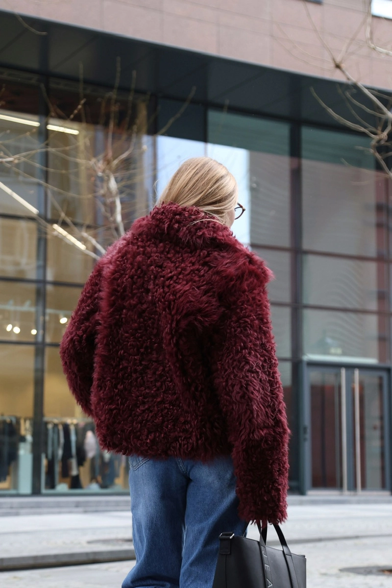 Tigrado sheepskin coat in trendy burgundy color