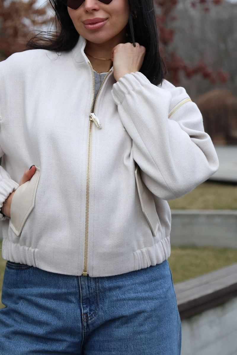 Cropped bomber-coat in basic beige colour 