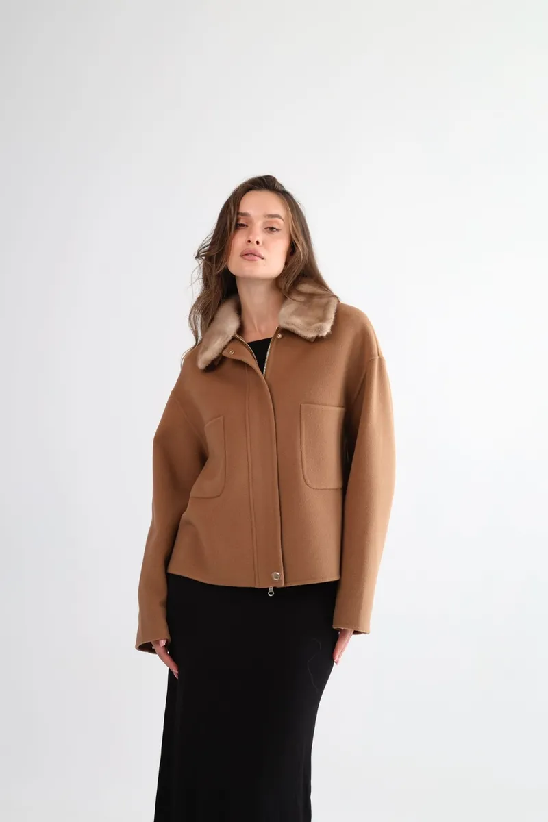 Short coat made of cashmere and wool in camel color
