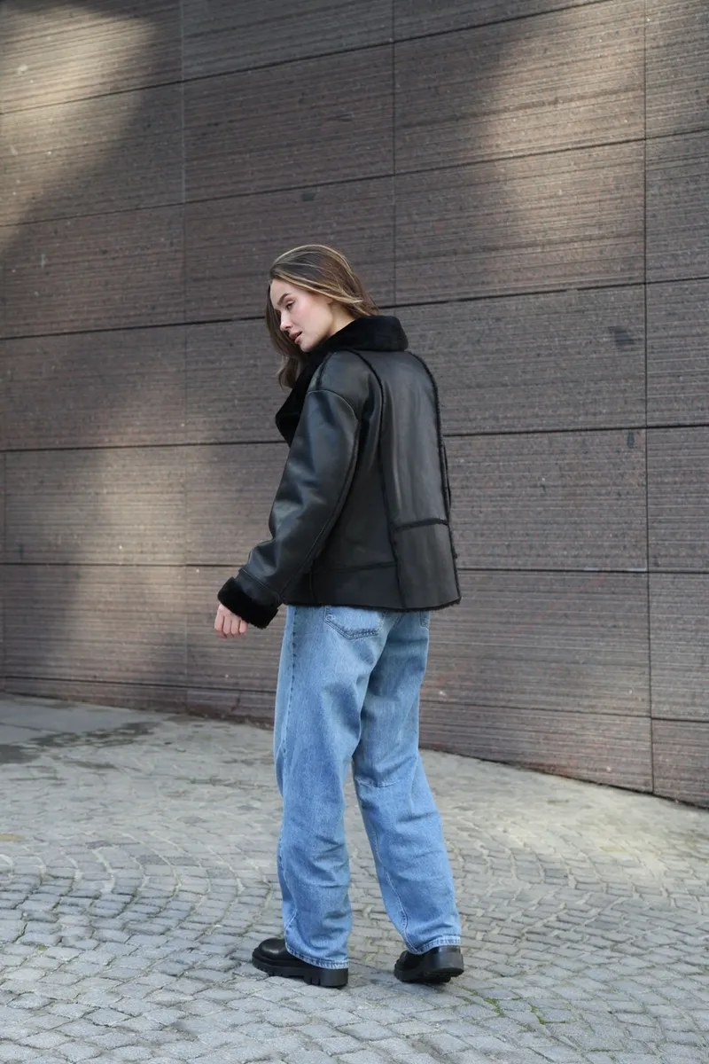 Relaxed-fit shearling coat with an English collar