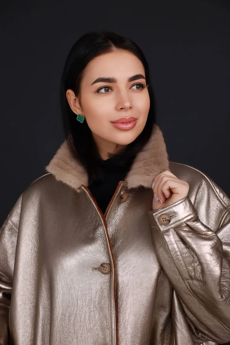 Дубленка oversize в золотом цвете