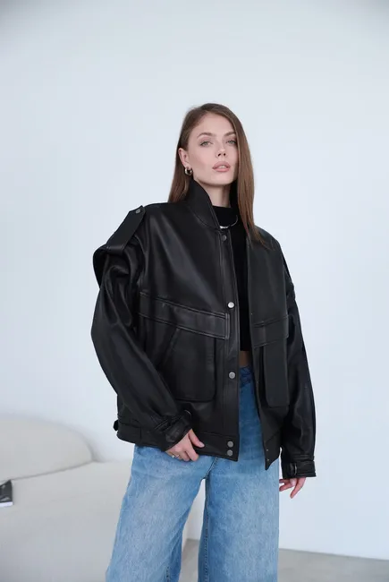 Бомбер oversize з гладкої шкіри 