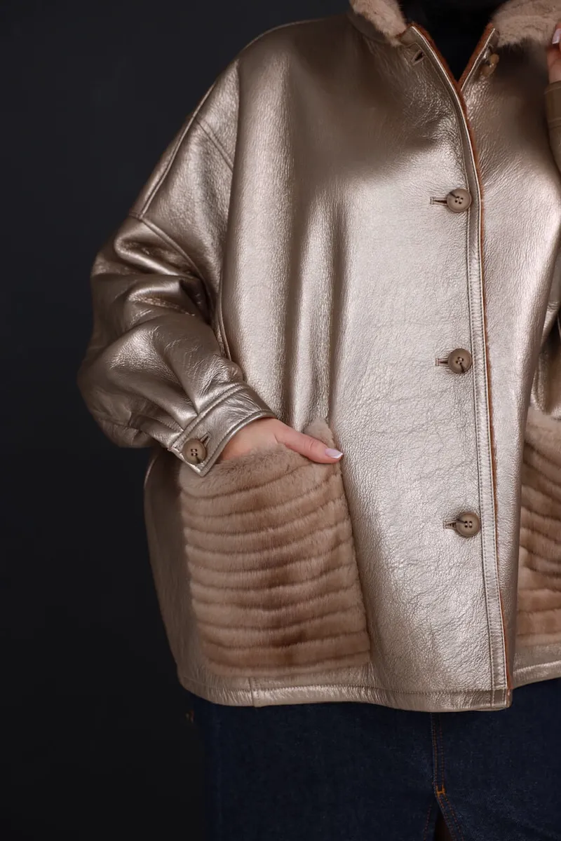 Дубленка oversize в золотом цвете