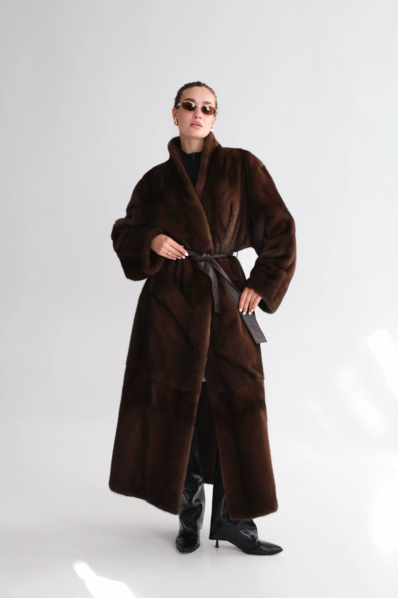 Норковая шуба макси длины в оттенке Brown