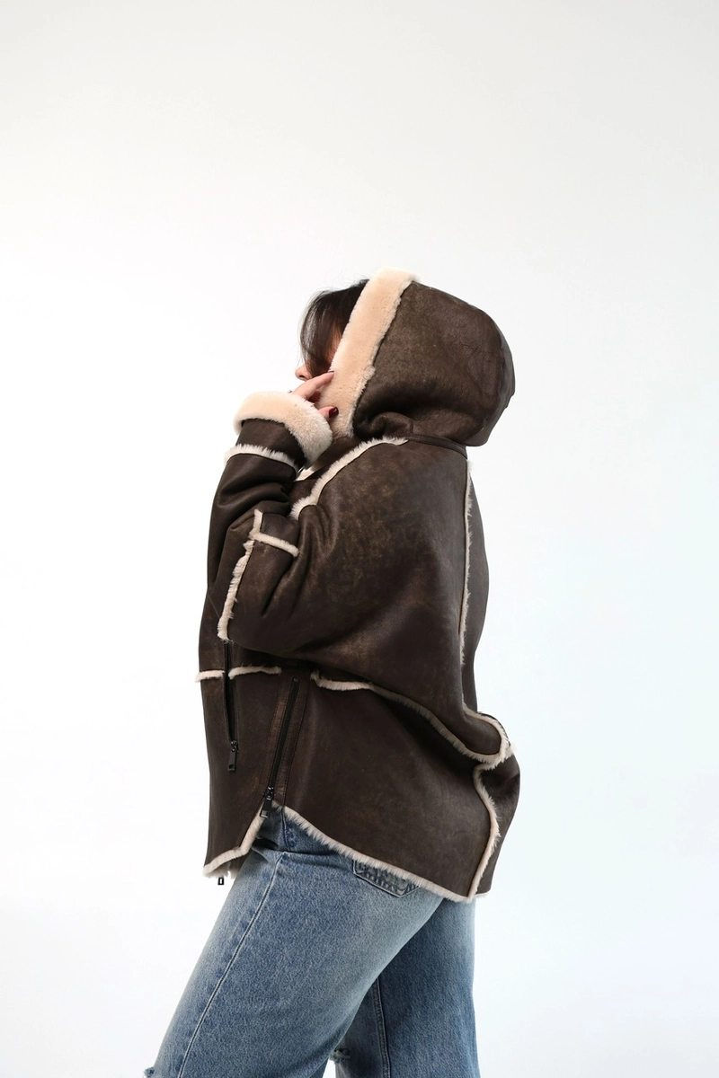 Дублянка з капюшоном із овчини merino у кавовому кольорі 