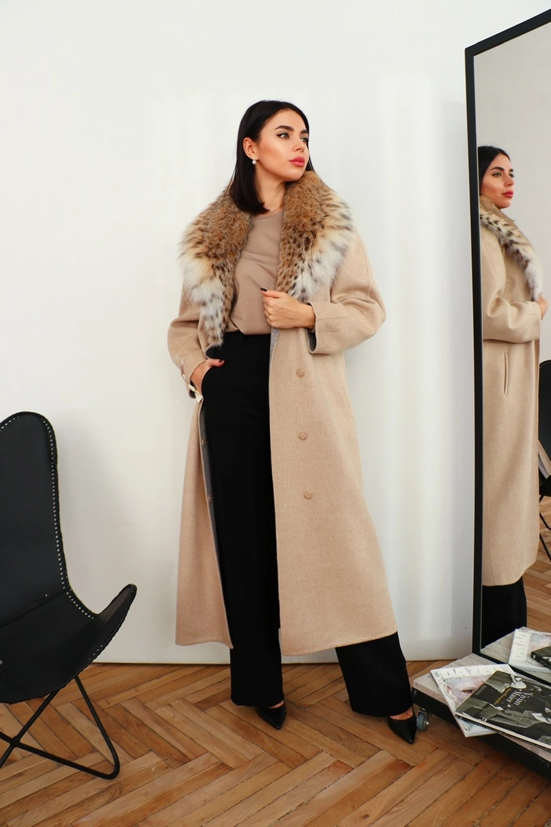 Royal, reversible cashmere coat in sand color