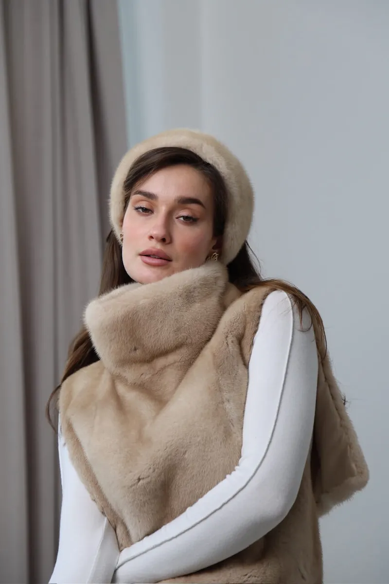 Auction mink bib in beige color