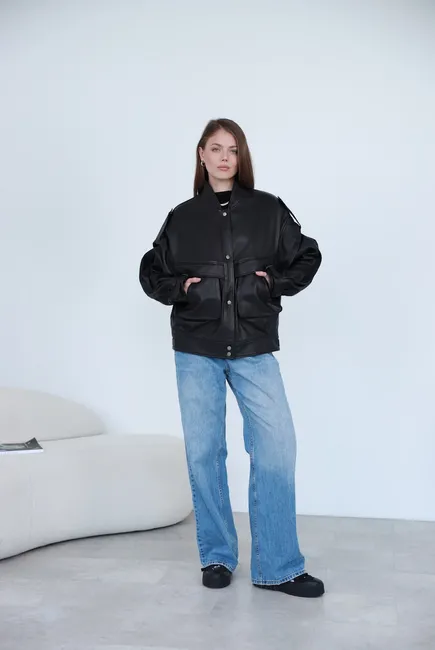 Бомбер oversize з гладкої шкіри 