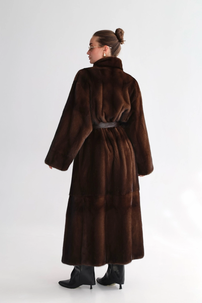Норковая шуба макси длины в оттенке Brown
