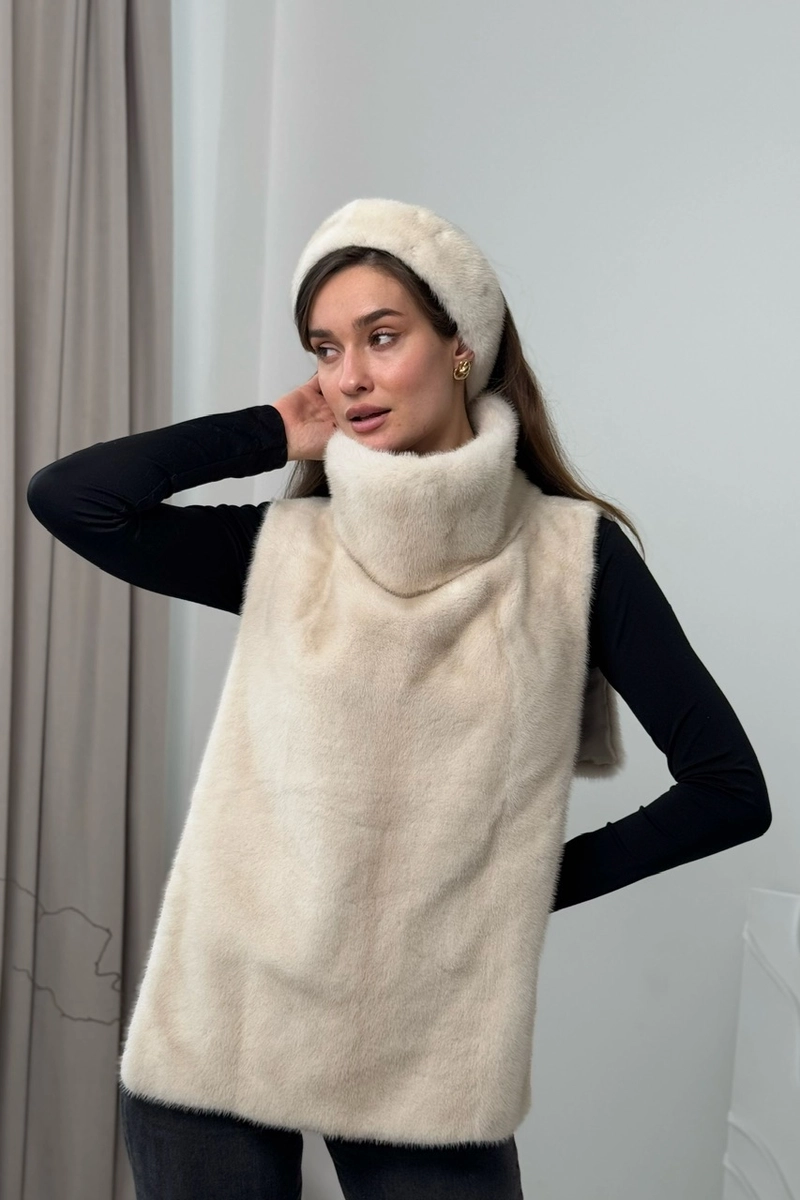 Auction mink bib in milk color