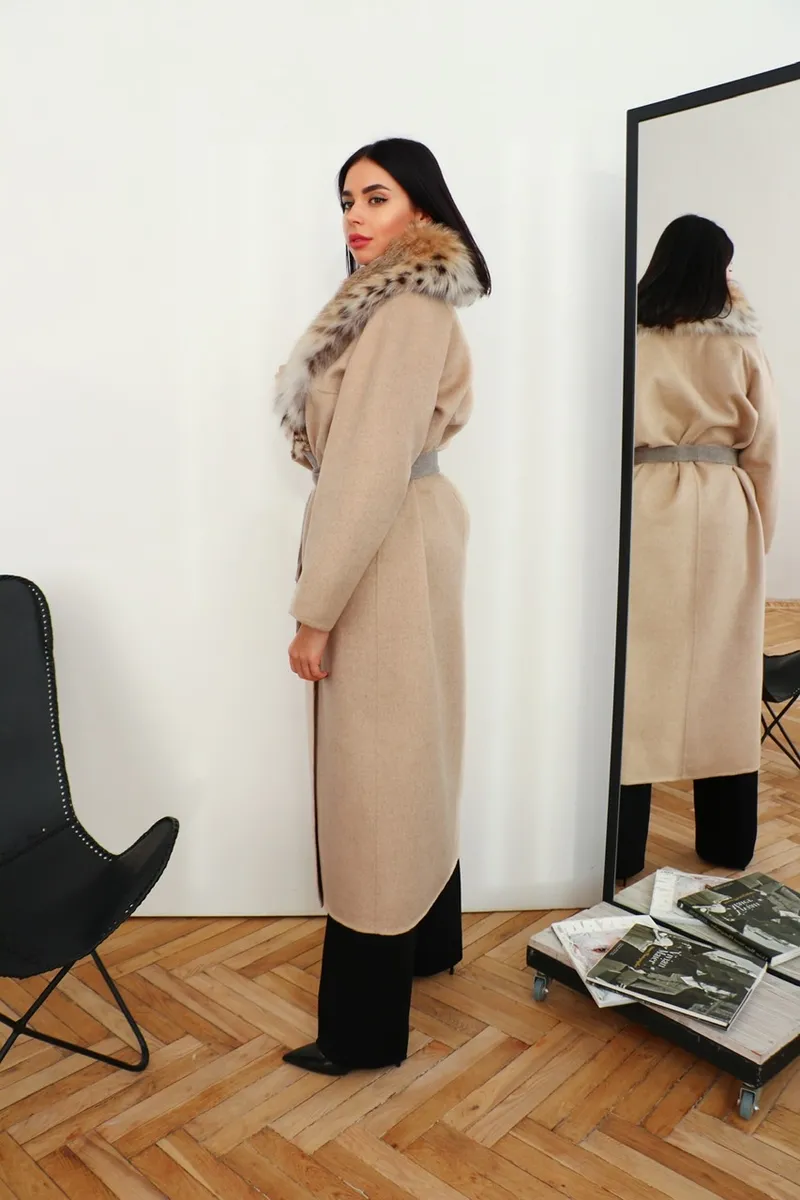 Royal, reversible cashmere coat in sand color