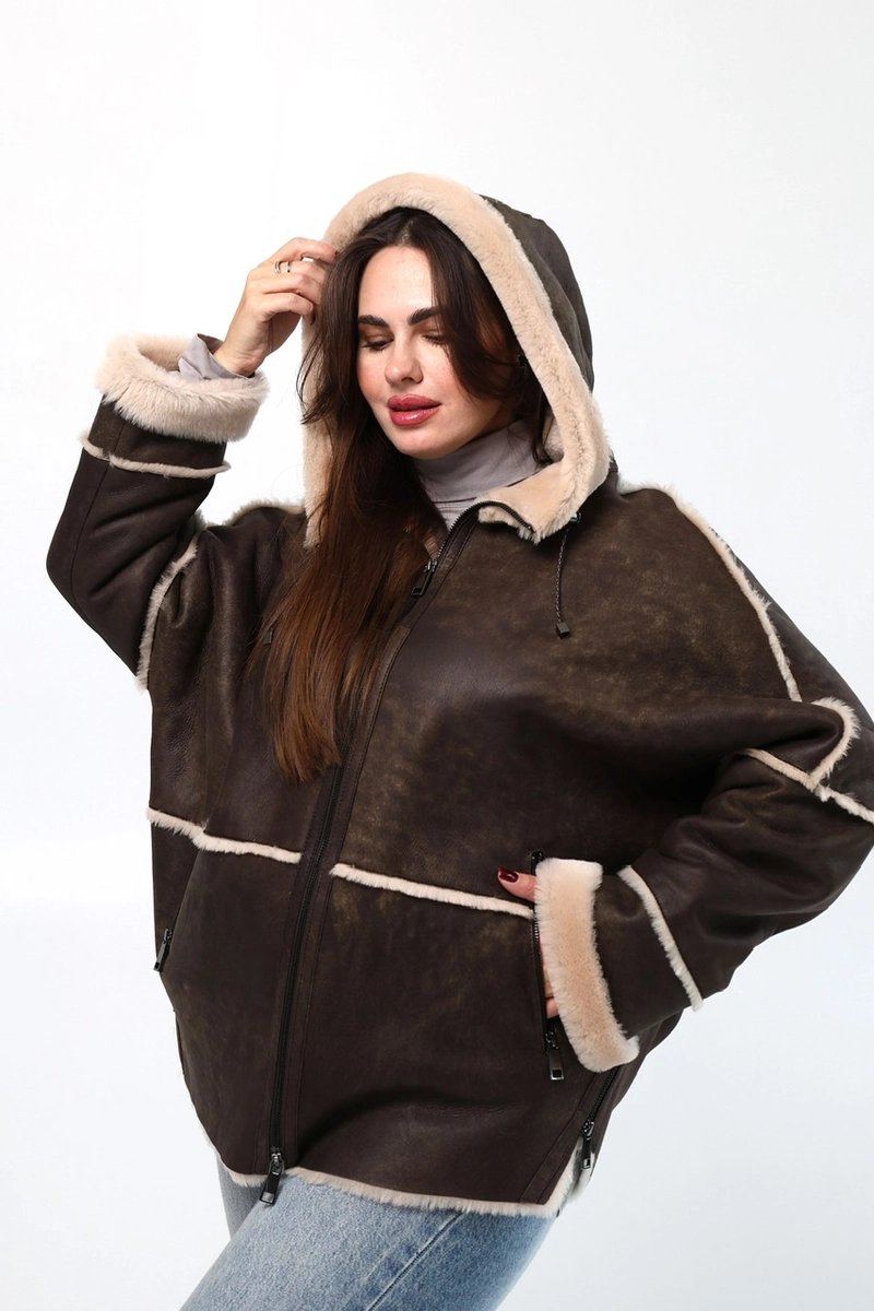 Дублянка з капюшоном із овчини merino у кавовому кольорі 