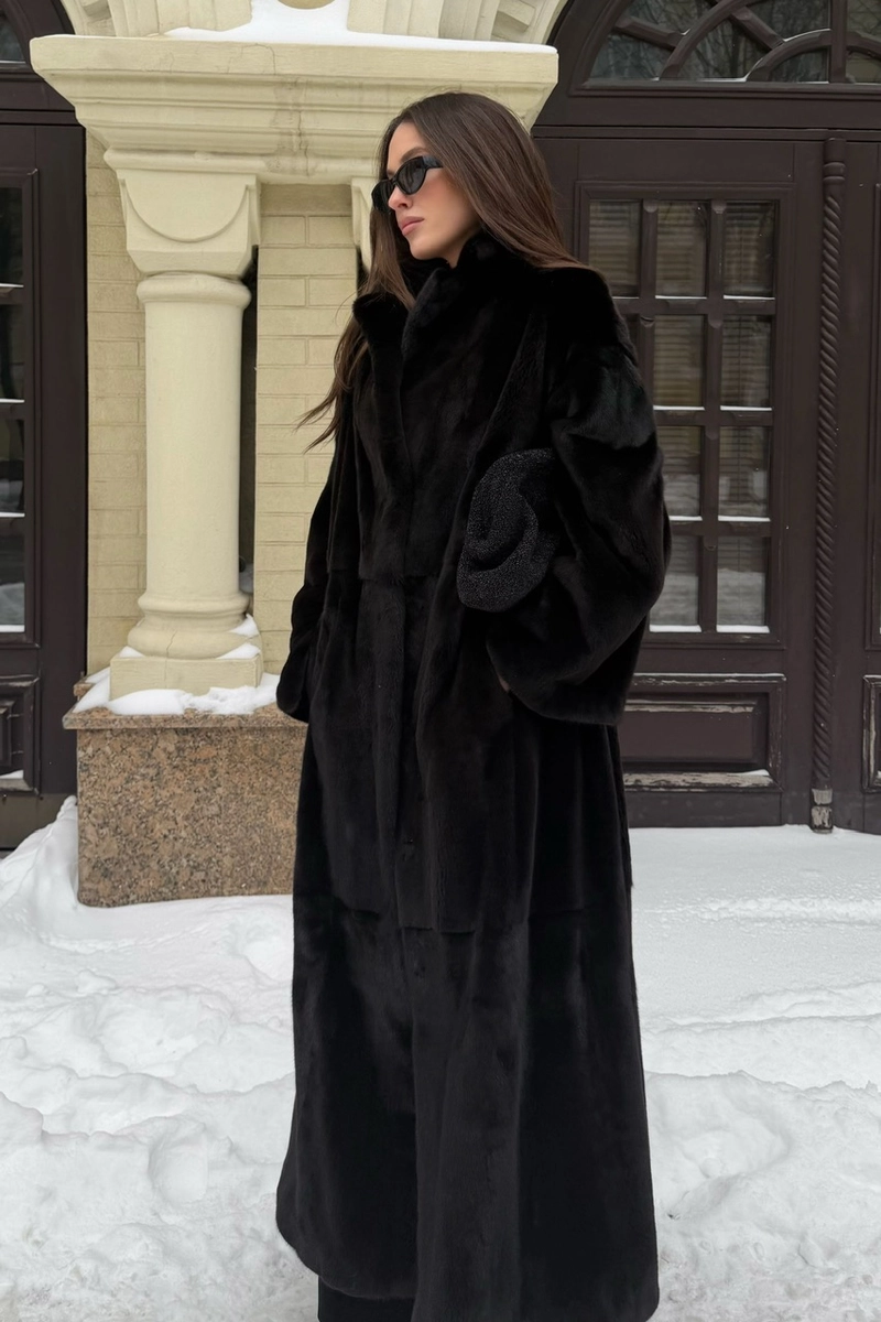 Mink fur coat with an English collar in maxi length