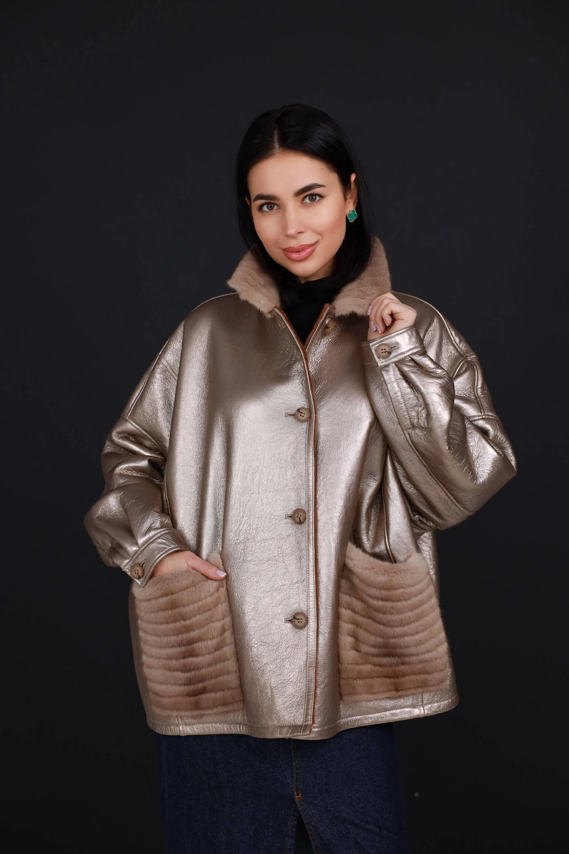 Дубленка oversize в золотом цвете