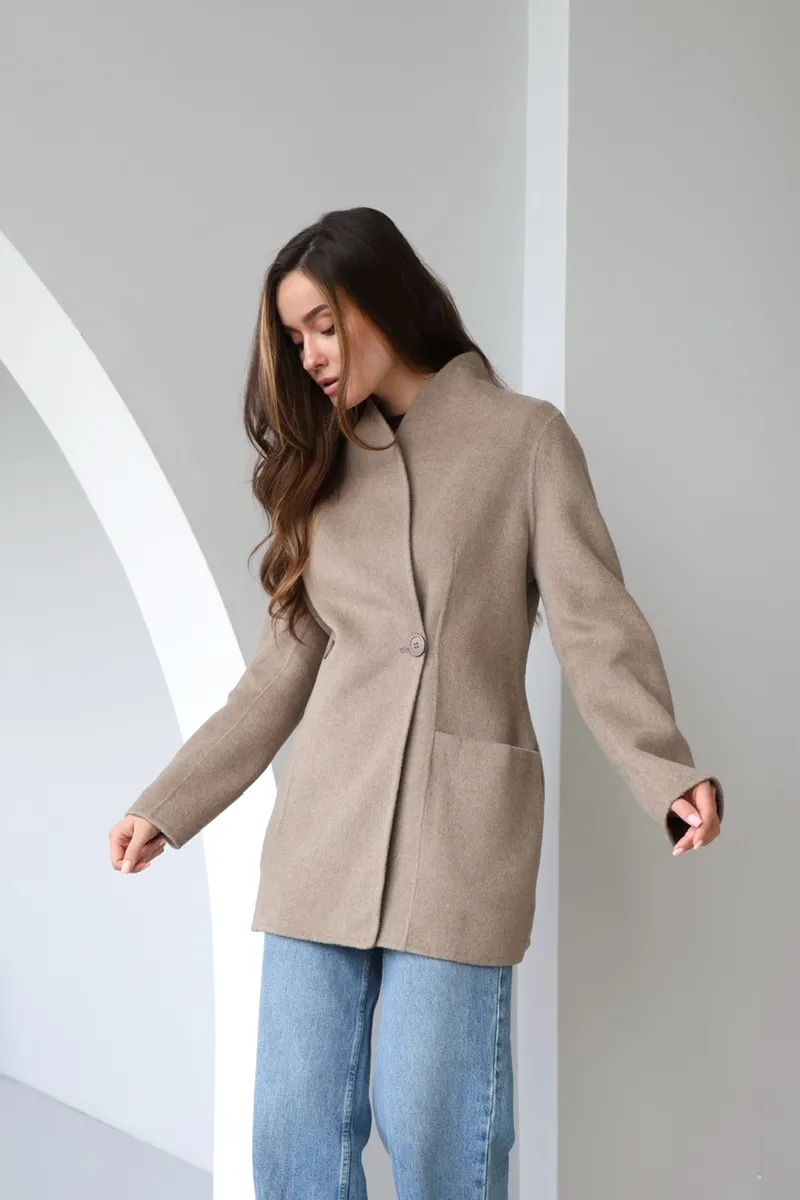 Fitted cashmere coat