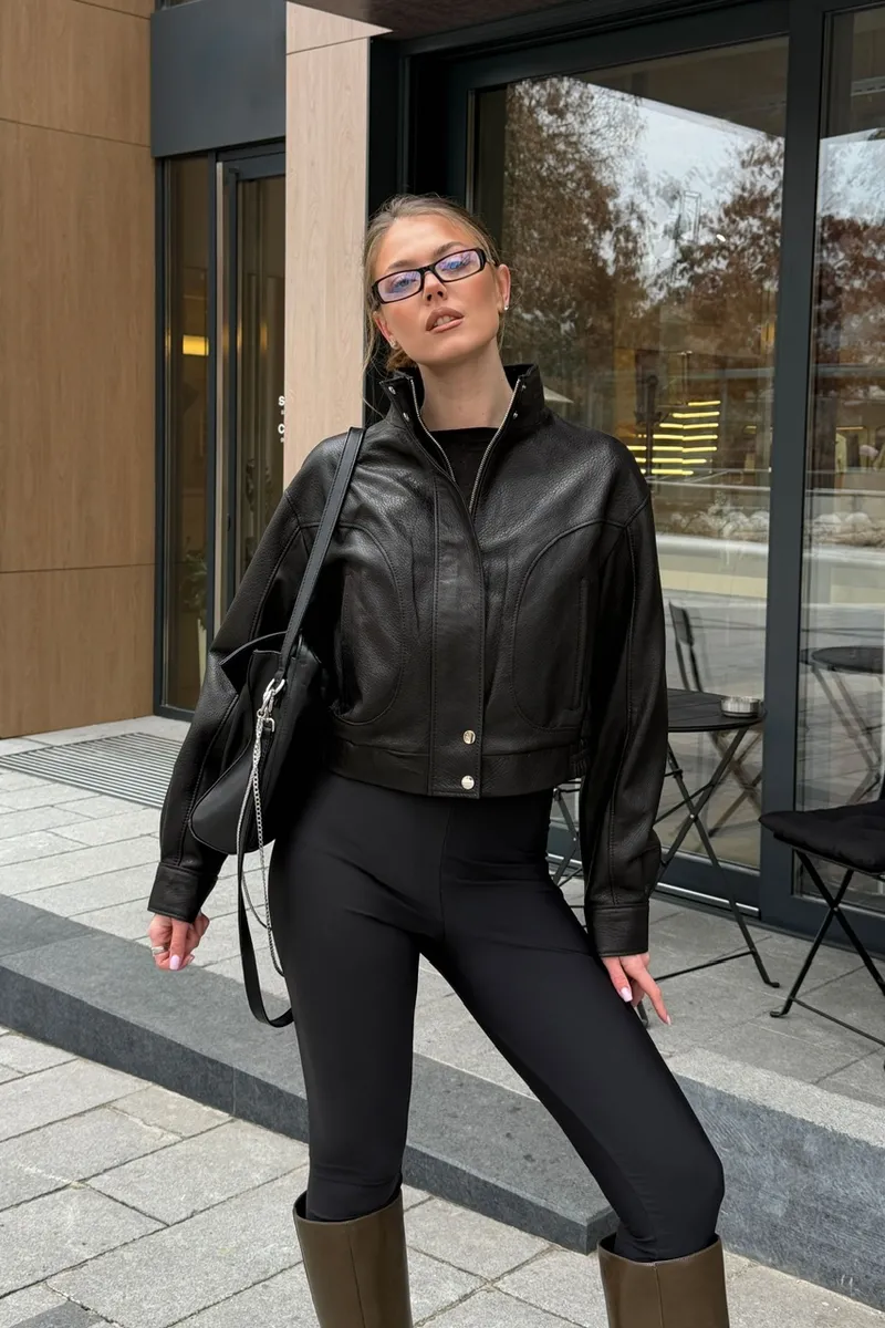 Cropped jacket made of textured leather in black