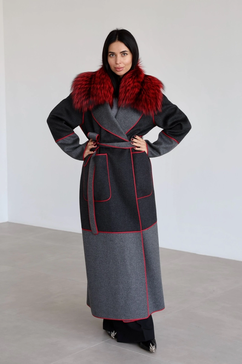 Exclusive cashmere coat with vibrant fox fur