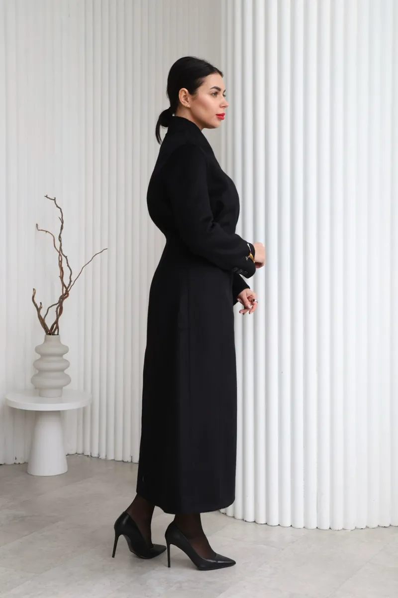 Silhouette coat with a shawl collar