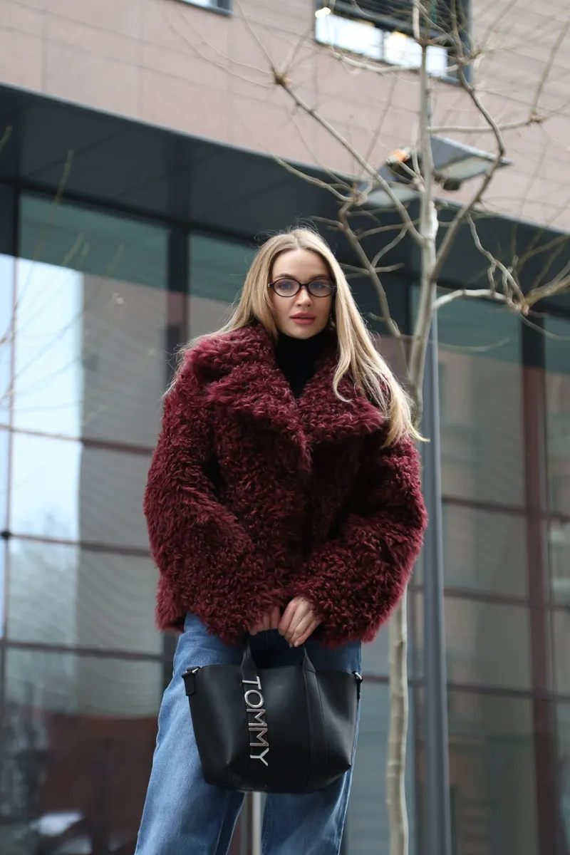 Tigrado sheepskin coat in trendy burgundy color