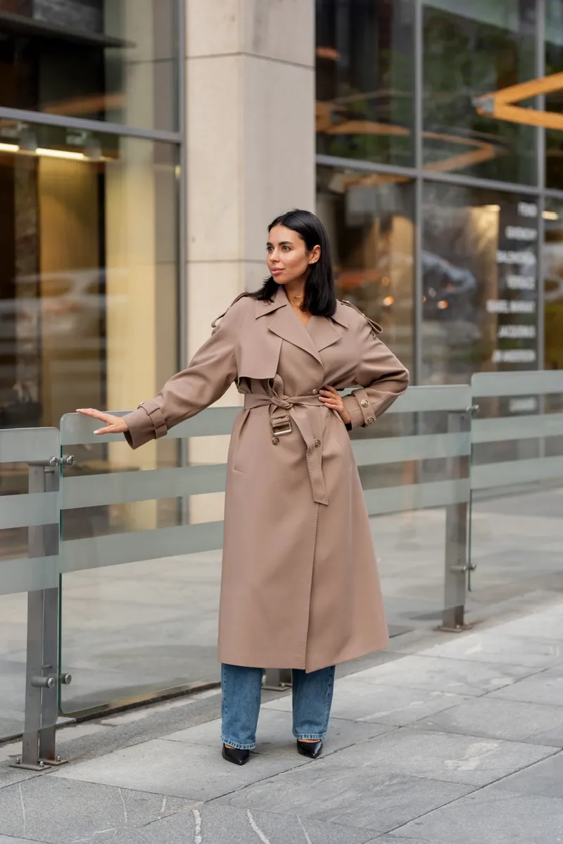 Basic trench coat with gold hardware