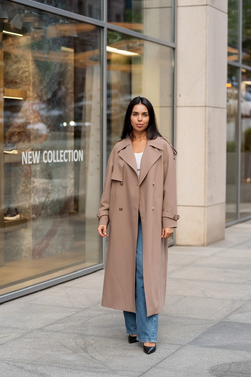 Basic trench coat with gold hardware