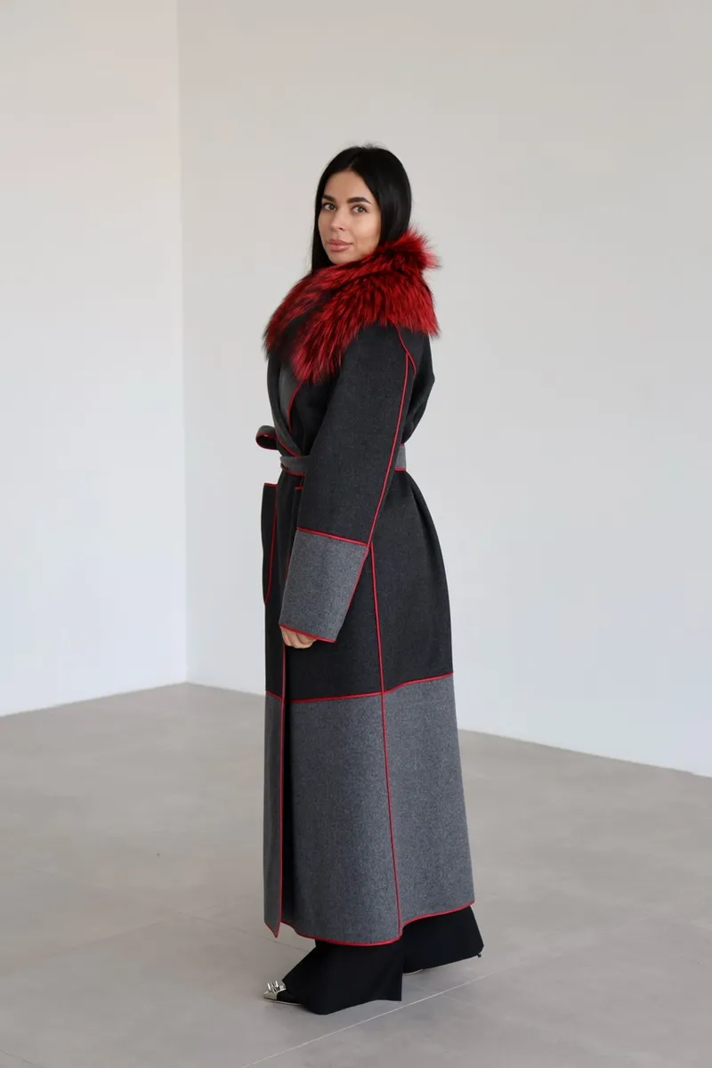 Exclusive cashmere coat with vibrant fox fur