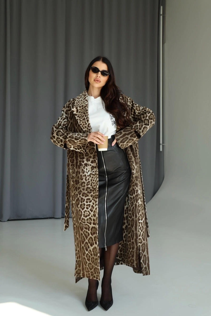 Cashmere coat with slits on the sleeves