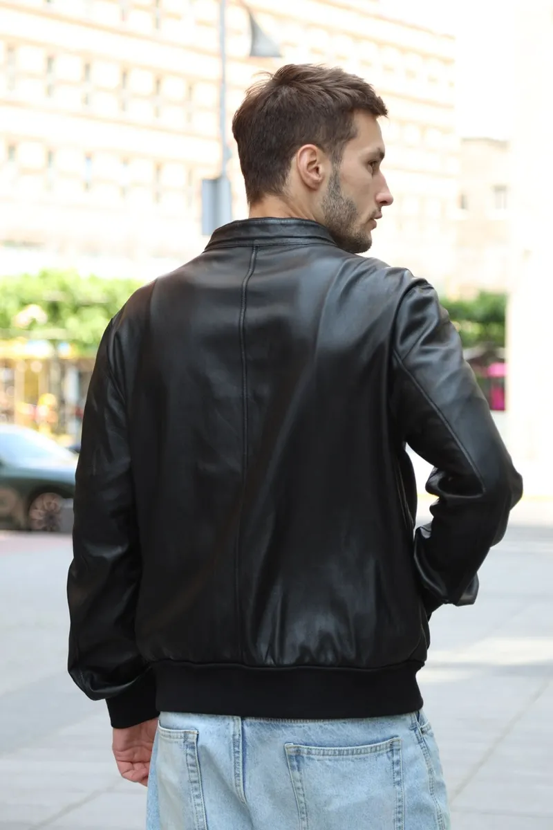 Reversible jacket with an elastic waistband
