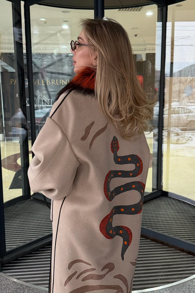 Reversible coat made of alpaca wool with vibrant silver fox fur