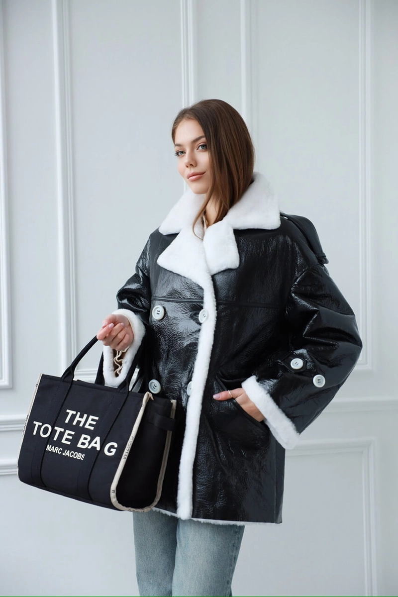 Sheepskin coat made of genuine patent leather and sheepskin