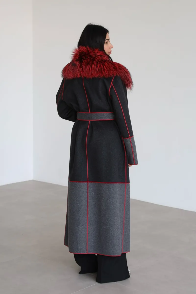 Exclusive cashmere coat with vibrant fox fur