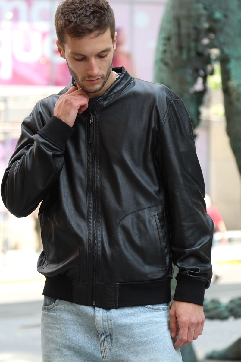 Reversible jacket with an elastic waistband