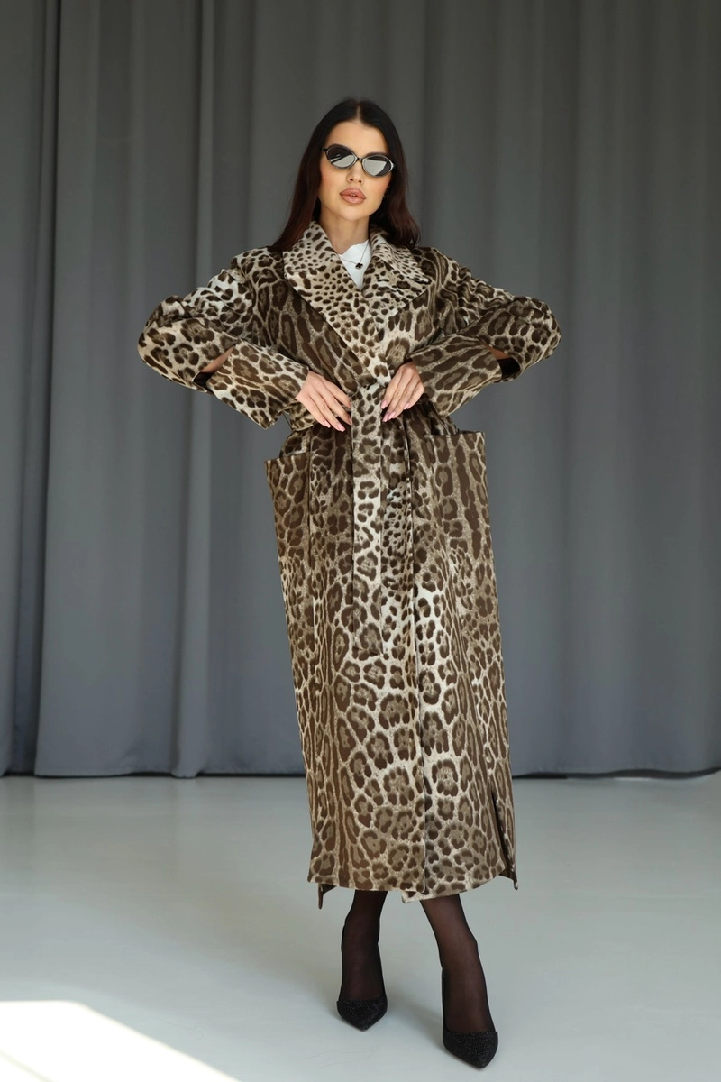 Cashmere coat with slits on the sleeves