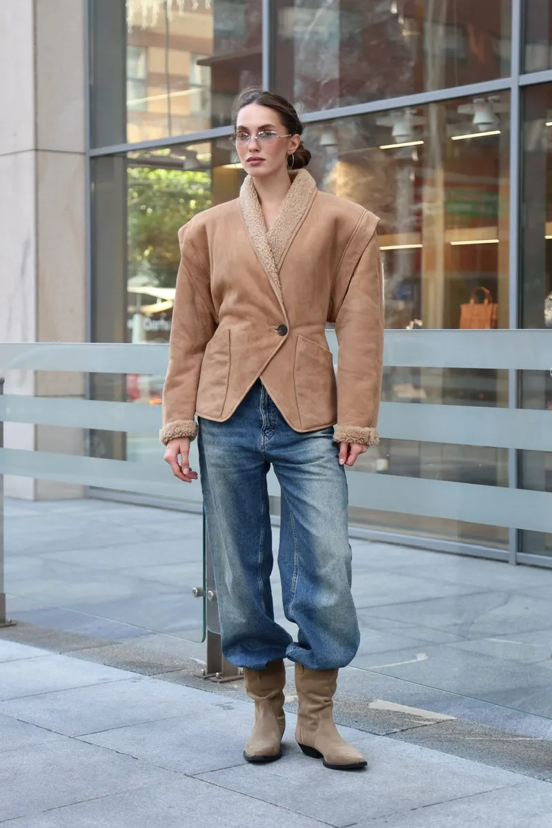 Fitted shearling coat in vintage style