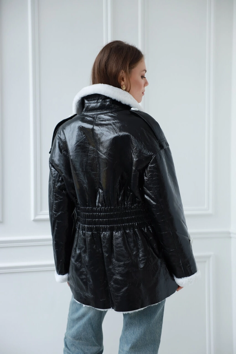 Sheepskin coat made of genuine patent leather and sheepskin