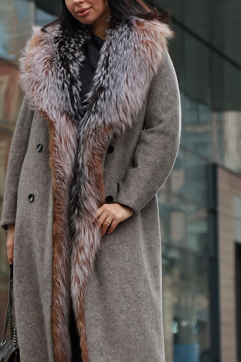 Cashmere coat with fox fur trim