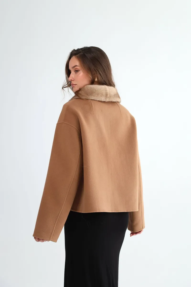 Short coat made of cashmere and wool in camel color