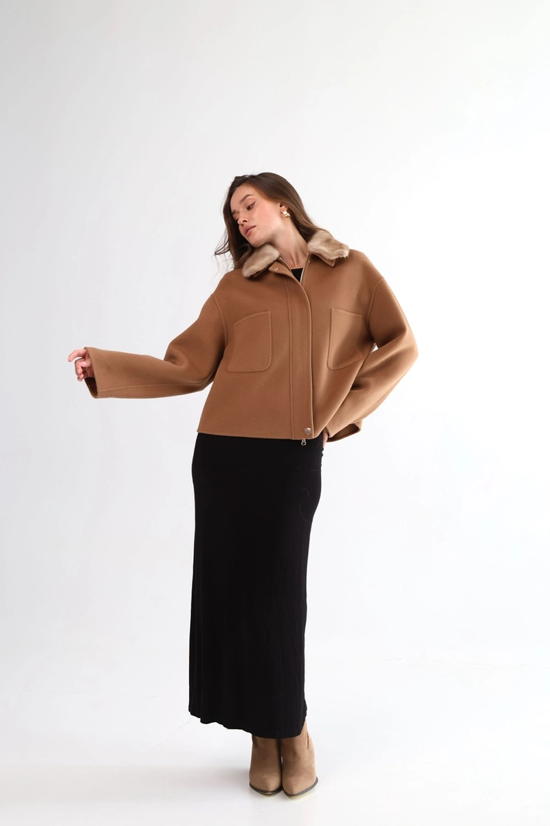Short coat made of cashmere and wool in camel color