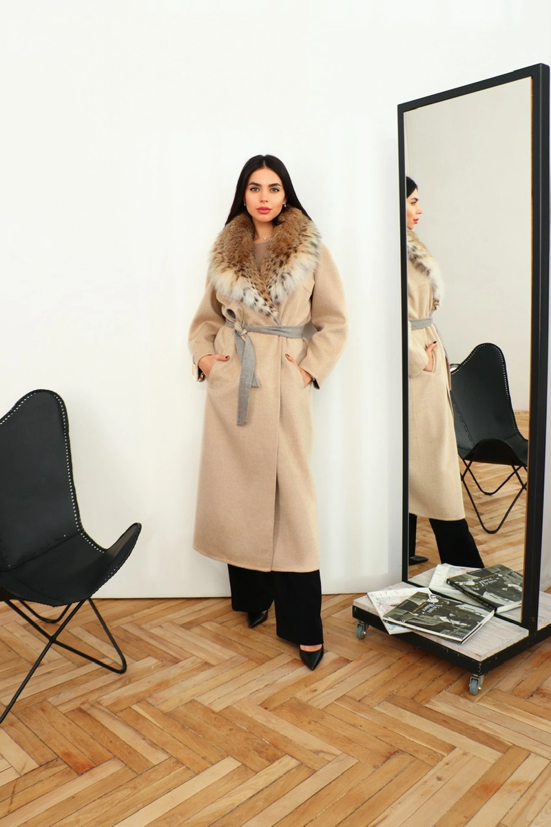 Royal, reversible cashmere coat in sand color