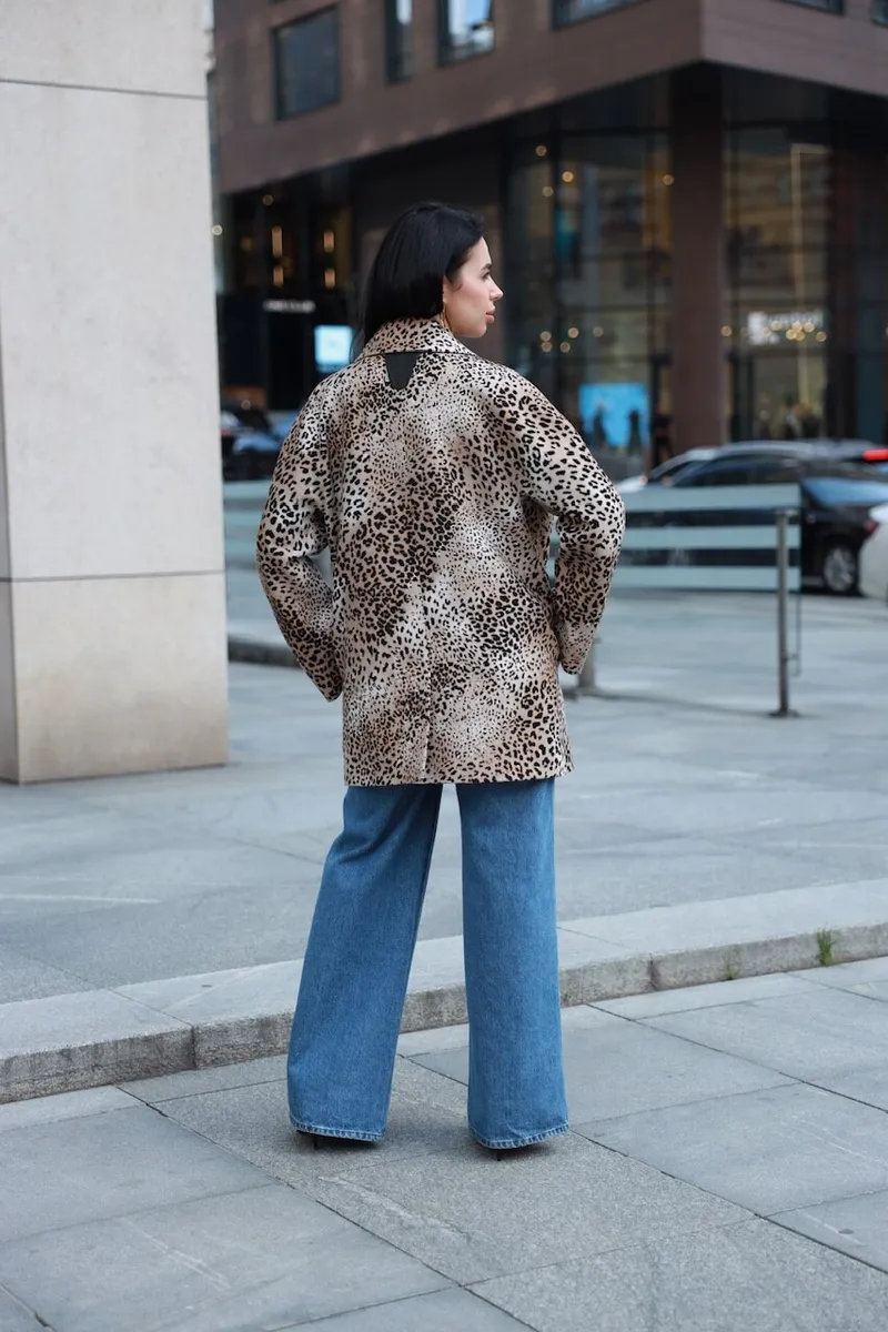 Пальто середньої довжини у лео принті