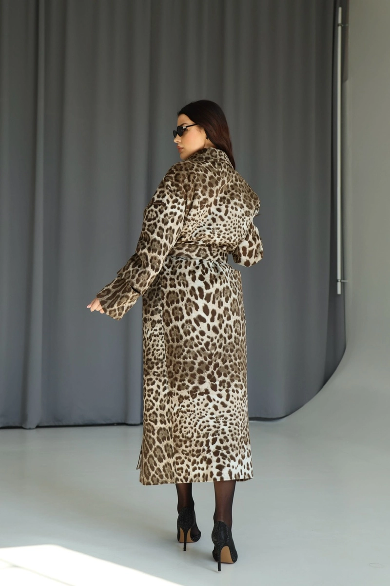 Cashmere coat with slits on the sleeves