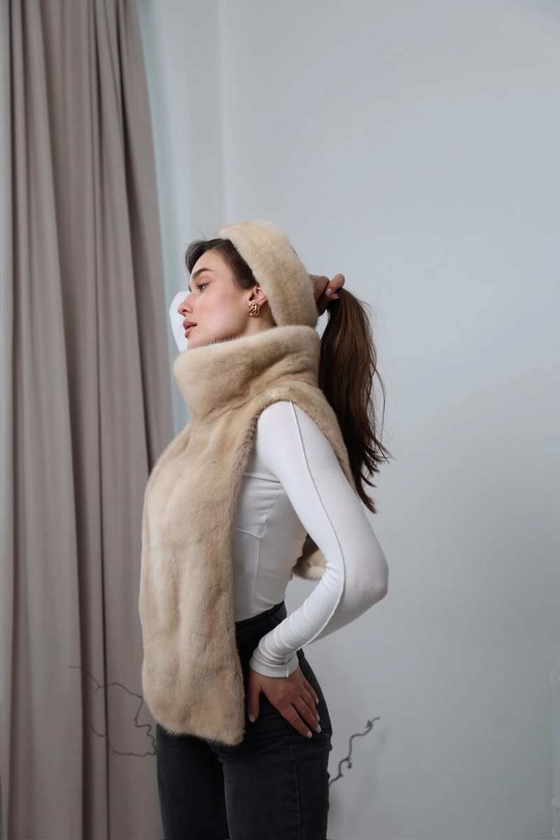 Auction mink bib in beige color