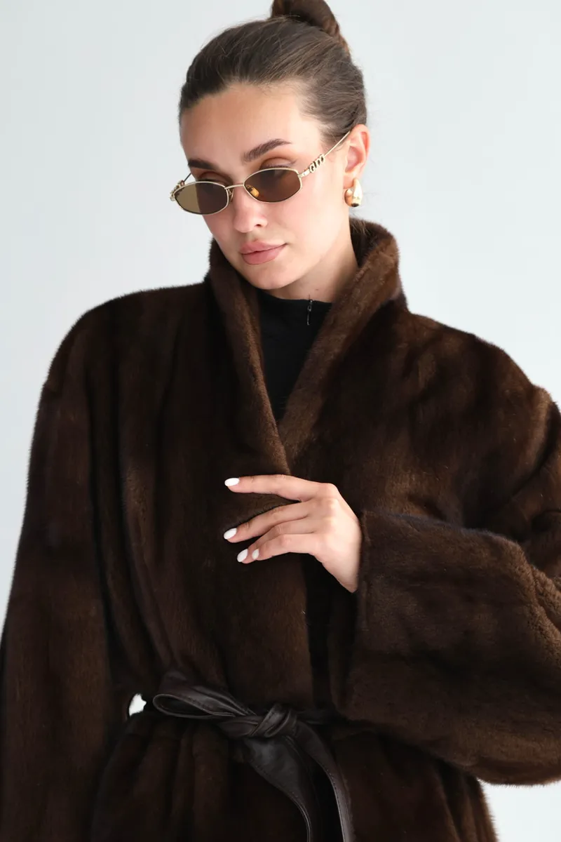 Норковая шуба макси длины в оттенке Brown