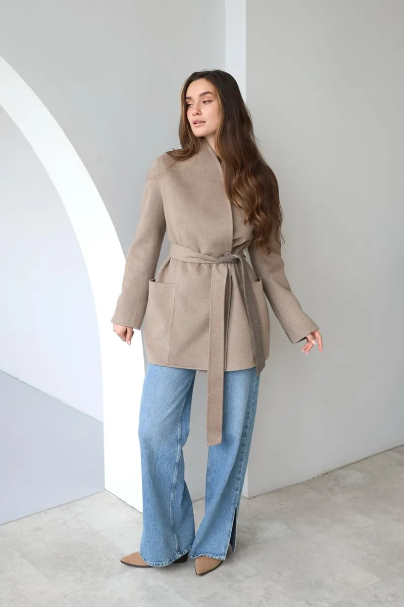 Fitted cashmere coat