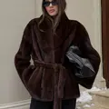 Норкова шуба з шальовим коміром у відтінку brown